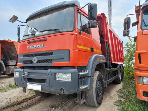 2023 Урал C35510, красный