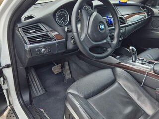 2011 BMW X6 50i 8-speed I (E71), белый, 3000000 рублей, вид 5
