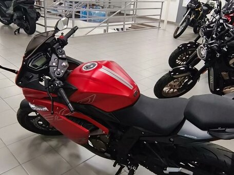 2026 Voge 300RR, красный, 304000 рублей, вид 4
