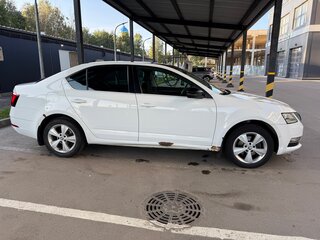 2017 Skoda Octavia III (A7) Рестайлинг, белый, 1150000 рублей, вид 3