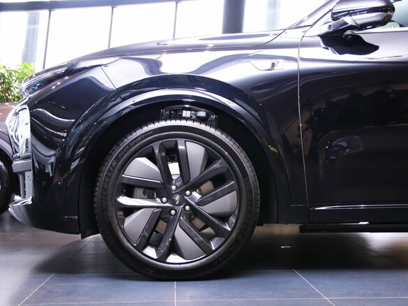 2025 Li Auto (Lixiang) L9 52.3 kWh I Рестайлинг, чёрный - вид 16