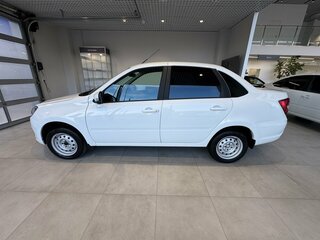 2026 Lada (ВАЗ) Granta I Рестайлинг, белый, 1101000 рублей, вид 3