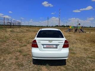 2011 Chevrolet Aveo I Рестайлинг, белый, 500000 рублей, вид 3