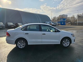2016 Volkswagen Polo V Рестайлинг, белый, 870000 рублей, вид 4