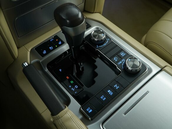 2016 Toyota Land Cruiser 200 Series Рестайлинг 2, чёрный, 5759444 рублей - вид 18