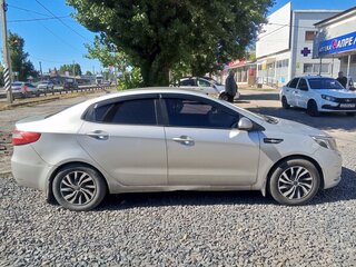 2013 Kia Rio 5-speed III, серебристый, 850000 рублей, вид 2