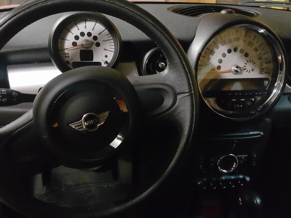 2011 Mini Hatch One II (R56) Рестайлинг, красный, 890000 рублей - вид 5