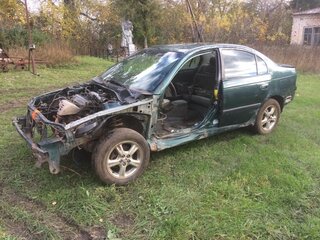 1998 Toyota Avensis I, зелёный, 70000 рублей, вид 2