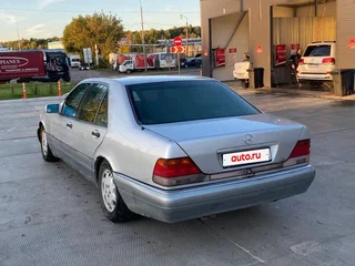 1995 Mercedes-Benz S-Класс 350 III (W140) Рестайлинг, серебристый, 650000 рублей, вид 3
