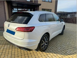 2019 Volkswagen Touareg III, белый, 5000000 рублей, вид 3