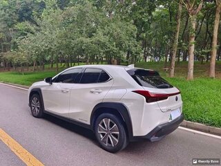 2023 Lexus UX 300e I, белый, 2425000 рублей, вид 4