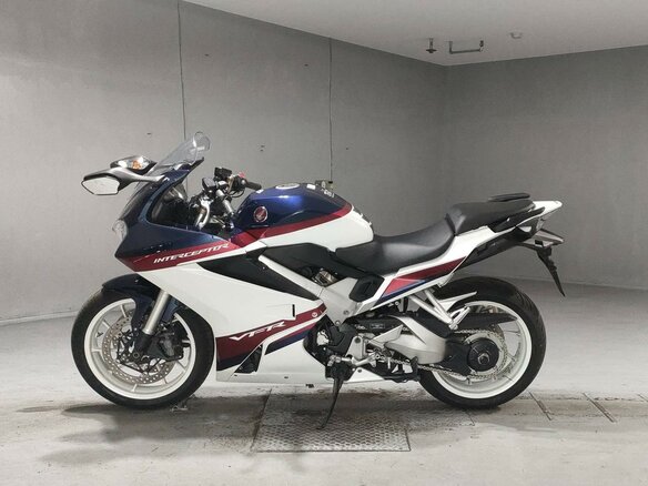 2019 Honda VFR 800, белый, 1077000 рублей