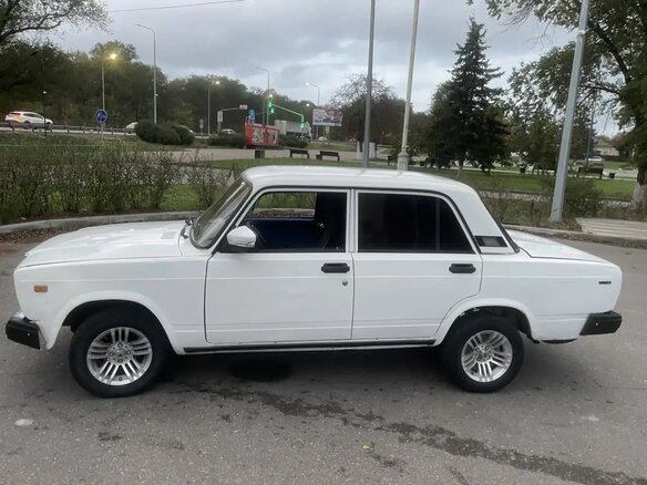 2002 Lada (ВАЗ) 2107, белый, 200000 рублей - вид 3