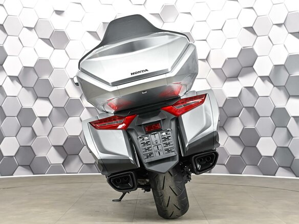 2025 Honda GL 1800 Gold Wing, серебристый, 3649000 рублей - вид 5