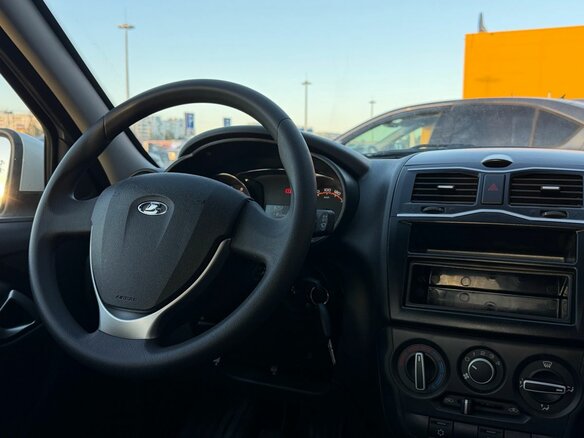 2024 Lada (ВАЗ) Granta I Рестайлинг, белый, 950000 рублей - вид 13