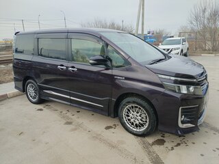 2016 Toyota Voxy III (R80), пурпурный, 1880000 рублей, вид 2