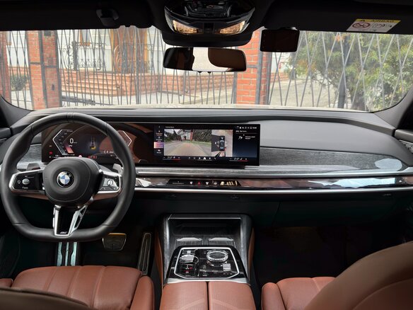 2024 BMW 7 серии 740i xDrive VII (G70), чёрный, 13500000 рублей - вид 10