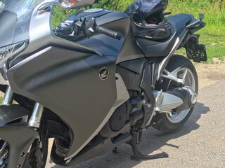 2017 Honda VFR 1200, серебристый, 1300000 рублей, вид 2