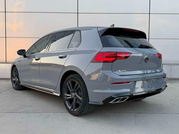 2022 Volkswagen Golf VIII, серый, 1950000 рублей - вид 3