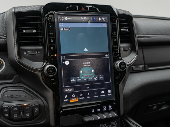 2024 Ram 1500 Crew Cab eTorque V, серый, 10990000 рублей - вид 18
