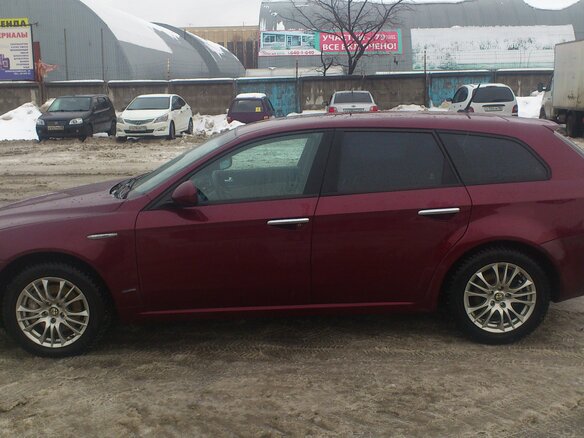 2008 Alfa Romeo 159, пурпурный - вид 1