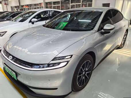 2026 Changan Qiyuan A06 51.48 kWh, серебристый, 2400000 рублей, вид 1