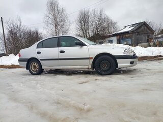 2001 Toyota Avensis I Рестайлинг, серебристый, 215000 рублей, вид 2