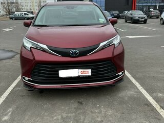 2021 Toyota Sienna IV, красный, 5900000 рублей, вид 3