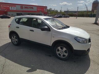 2013 Nissan Qashqai I Рестайлинг, белый, 1100000 рублей, вид 2