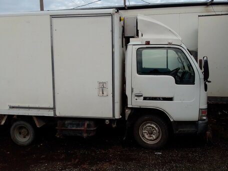 2003 Nissan Atlas, белый, 1200000 рублей, вид 2