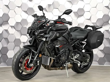 2017 Yamaha MT-10, чёрный, 1149000 рублей, вид 2