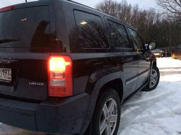 2007 Jeep Liberty (Patriot), чёрный - вид 2