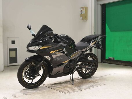 2022 Kawasaki Ninja 400, чёрный, 747000 рублей, вид 4