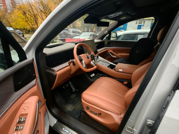 2025 Denza N9 46.9 kWh, серебристый, 7500000 рублей - вид 9