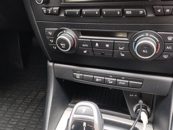 2013 BMW X1 20i I (E84) Рестайлинг, коричневый, 1360000 рублей - вид 24