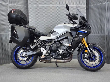 2021 Yamaha MT-09 Tracer (FJ-09), серебристый, 1277000 рублей, вид 1