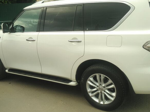 2011 Nissan Patrol VI (Y62), белый - вид 2
