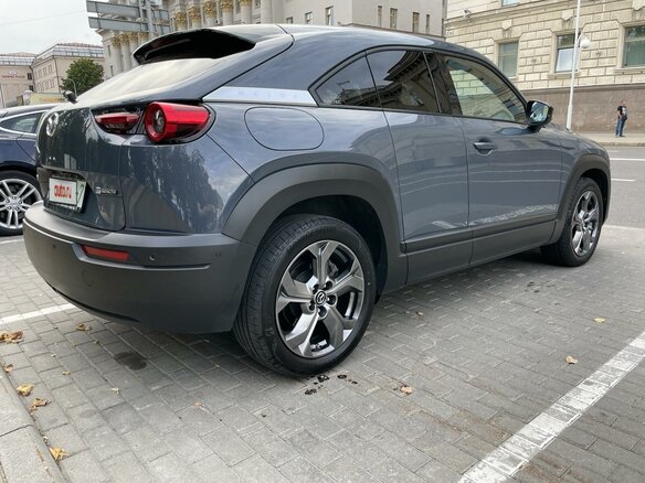 2020 Mazda MX-30 I, серый, 1900000 рублей - вид 2