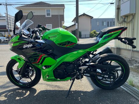 2023 Kawasaki Ninja 400, зелёный, 737000 рублей, вид 1