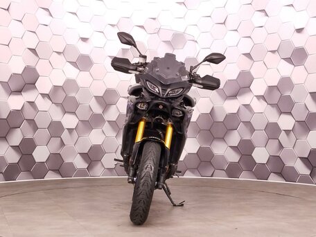 2022 Yamaha MT-09 Tracer (FJ-09), серебристый, 1377000 рублей, вид 5