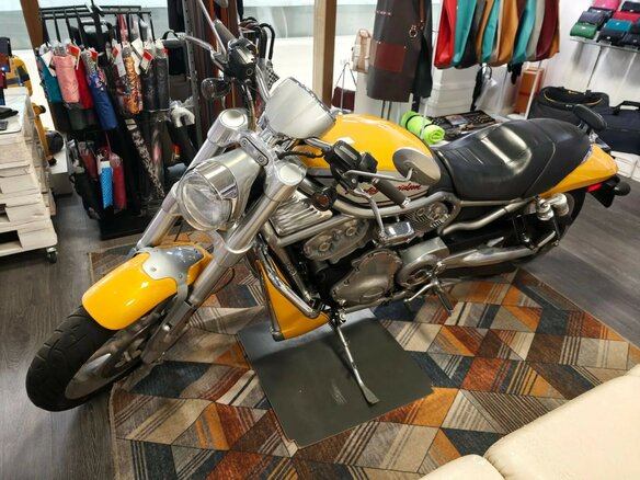 2006 Harley-Davidson V-Rod, жёлтый, 1500000 рублей - вид 14