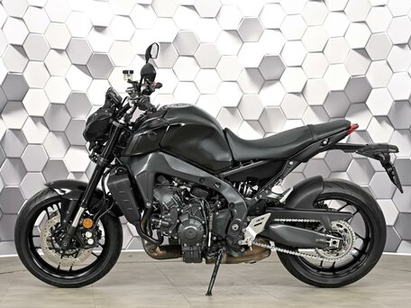 2021 Yamaha MT-09 (FZ-09), чёрный, 1027000 рублей, вид 4