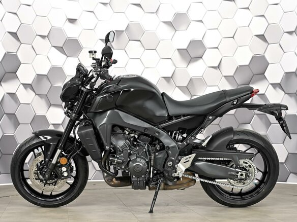 2021 Yamaha MT-09 (FZ-09), чёрный, 1027000 рублей - вид 3