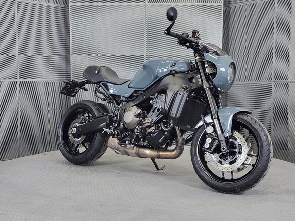 2024 Yamaha XSR900, серый, 1195000 рублей - вид 1