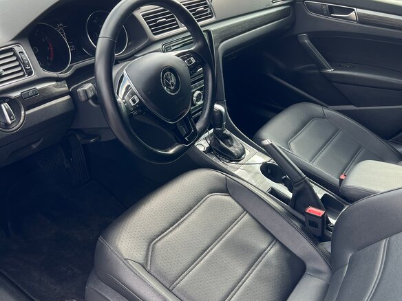 2017 Volkswagen Passat (North America and China) I Рестайлинг, белый, 1950000 рублей - вид 7