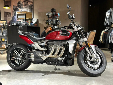 2023 Triumph Rocket 3, пурпурный, 2990000 рублей, вид 2