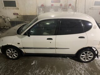 2001 Daihatsu Storia I (M100) Рестайлинг, белый, 210000 рублей, вид 5