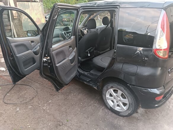 2003 Toyota FunCargo, чёрный, 400000 рублей - вид 6