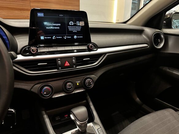 2025 Kia Cerato IV Рестайлинг, чёрный - вид 13