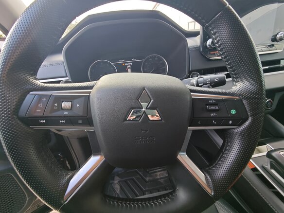 2021 Mitsubishi Outlander IV, чёрный, 3350000 рублей - вид 11